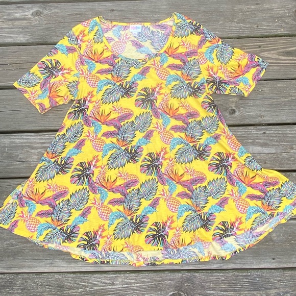 Lularoe Perfect Tee blouse yellow tropical pineapple palm fronds size Medium - Picture 3 of 9